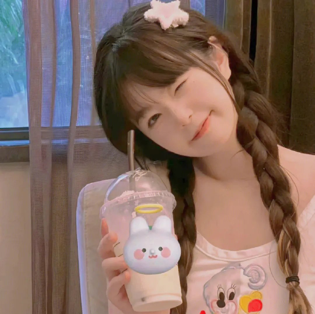 蓝天花朵